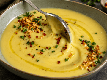 Vellutata cremosa di porri e patate